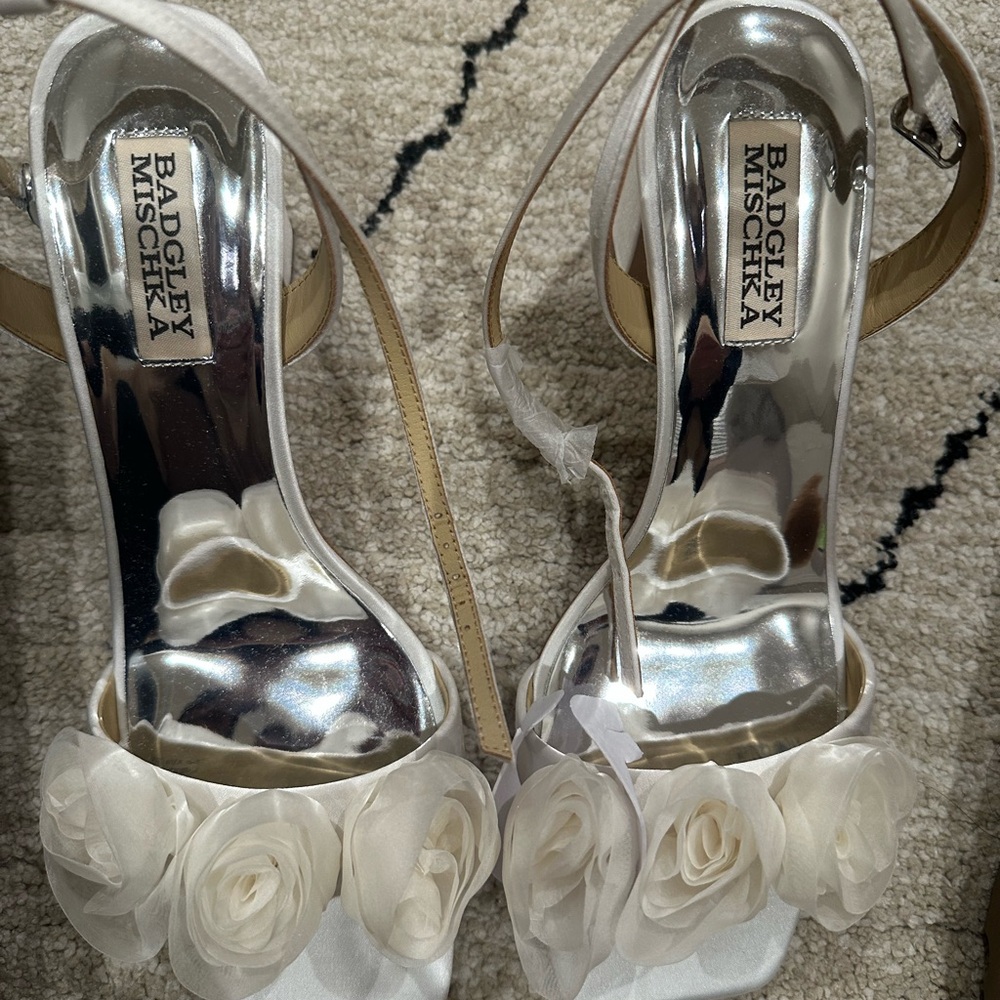 Badgley Mischka Women's White Floral Heels